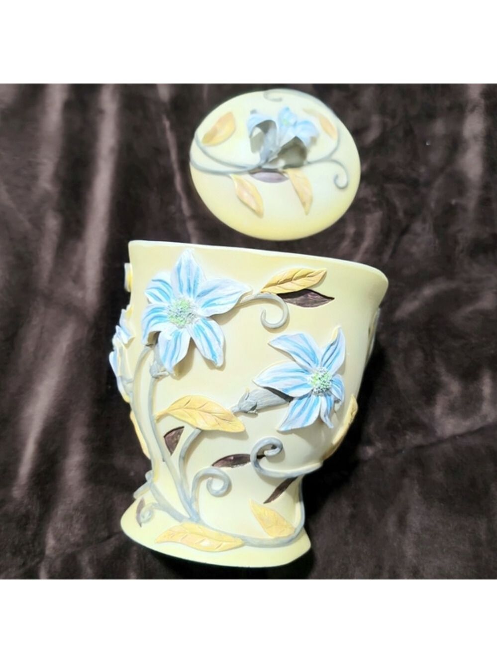 Veratex Lauren Resin Floral Covered Jar